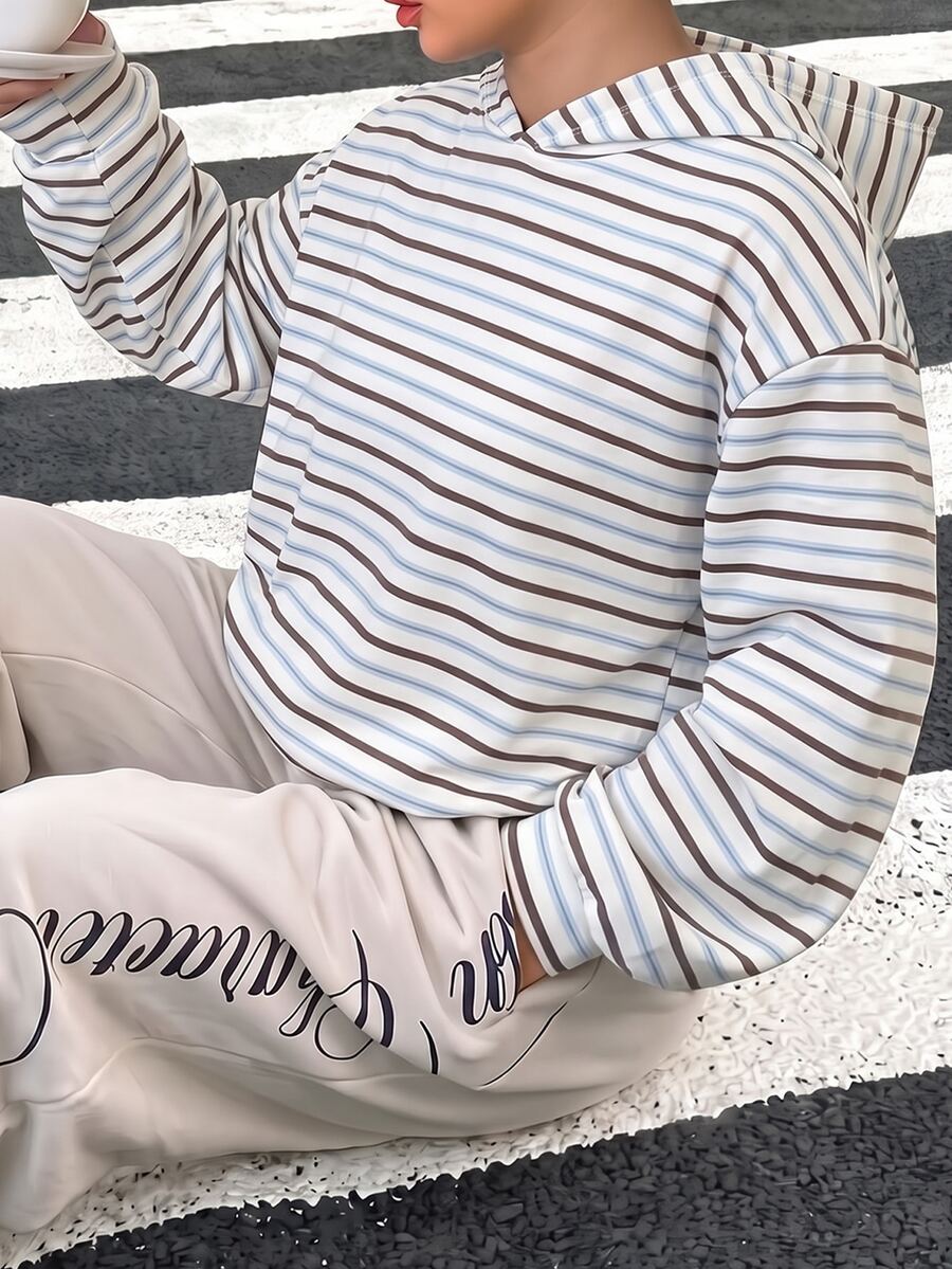 SHEIN CURVE+ 大尺碼女款連帽衛衣 條紋都市文藝復興街頭風套頭衫 休閒時尚創意個性街頭穿搭 - 彩色 - 查看 1