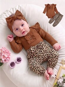 SHEIN Playful Pals 2件組女嬰春秋復古花卉兩件套，黑色羅紋長袖連身衣搭配荷葉袖與豹紋鈕扣門襟荷葉邊細節，高腰黑色花卉印花錐形長褲附蝴蝶結腰帶，彈性親膚面料，韓系風格，適合日常穿著與外出 - 彩色 - 查看 2