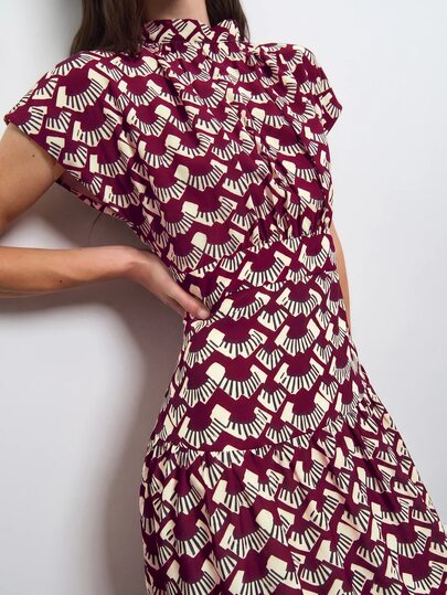 Nöista A Modern Chinese-Style Sleeveless Long Dress.