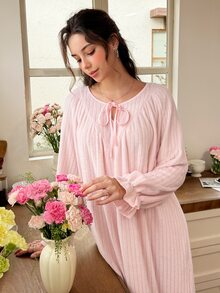 Snug Reverie Đầm mặc nhà nữ dáng rộng thoải mái, cổ tròn, có dây rút, chất liệu xốp mềm - Màu Hồng baby - Xem 5