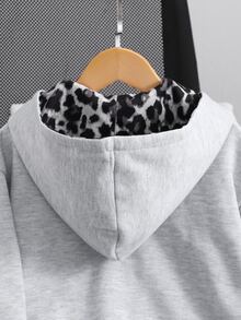 SHEIN Sparklyn Tween女孩短版連帽拉鍊外套，灰色寬鬆落肩外套，豹紋對比連帽內裡設計，小馬印花設計，休閒袋鼠口袋羅紋下擺，時尚青少年學生日常運動上衣，舒適針織面料，春秋百搭修身短版外套連帽衫 - 灰色 - 查看 4
