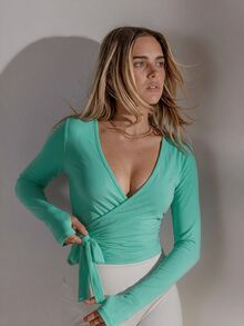 Aralina 女款極簡純色交叉包覆拇指孔運動T恤與背心，健身房運動夏季休閒世界盃球迷穿搭 - 薄荷綠 - 查看 5