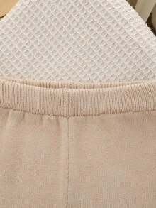 SHEIN 女嬰 2 件套毛衣套裝，圓領套頭上衣搭配手工刺繡蜜蜂設計，工藝精湛，精緻 + 針織寬腿褲，舒適柔軟，黃色蜜蜂，甜美休閒優雅淑女風，極簡日常穿著，適合秋冬旅行出遊派對戶外 - 駝色 - 查看 7