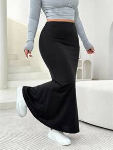 Solflare Rok Panjang Kasual Wanita Ukuran Besar Warna Polos dengan Pinggang Elastis - Hitam - View 3