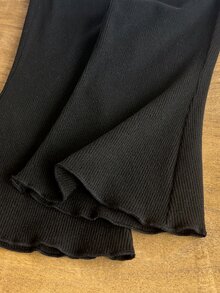 SHEIN 2件組幼女羅紋上衣＋喇叭褲，甜美黑白蝴蝶結羅紋長袖圓領休閒套裝，生日派對秋季連身衣毛衣，時尚風 - 黑與白 - 查看 3