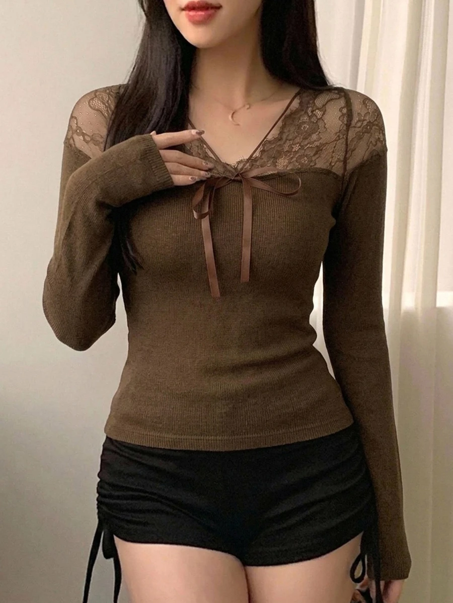 DAZY 女款對比色蕾絲蝴蝶結裝飾長袖時尚T恤 - 咖啡棕 - 查看 1