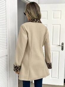 Elyressa معطف نسائي خريف/شتاء بتصميم رقعات وطبعة نمر وياقة طية وأكمام طويلة وأزرار مفردة من مزيج الصوف - لون مشمشي - مشاهدة 2