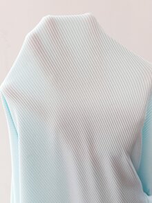 Snug Reverie طقم بيجامة نسائي رومانسي منعش بتفاصيل دانتيل متباينة وتجاعيد وفتحة أمامية - أزرق فاتح اللون - مشاهدة 8