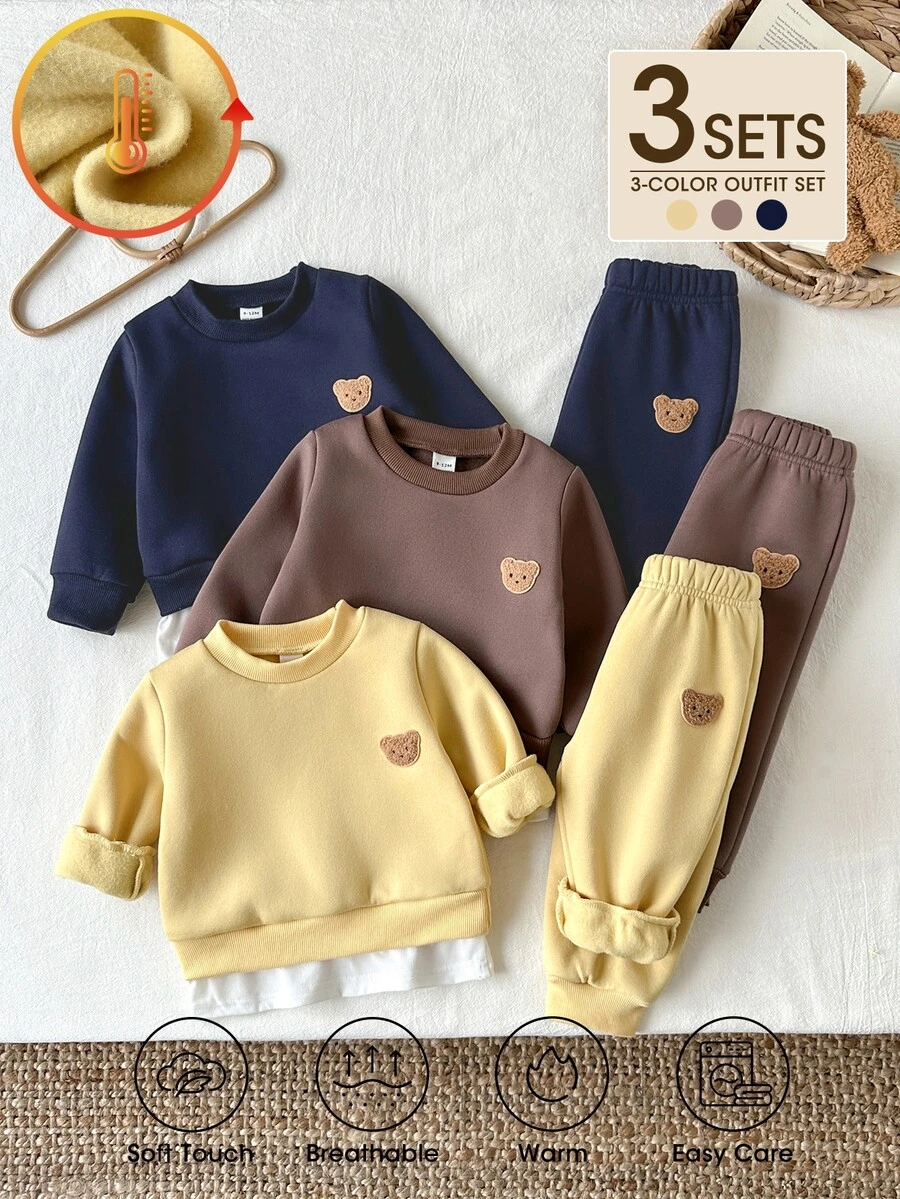 SHEIN Playful Pals 3套幼童男童運動衫慢跑褲套裝,可愛學院風黃色海軍藍棕色泰迪熊貼布,抓絨內裡長袖圓領加厚款,適合冬季與秋季假期 - 彩色 - 查看 1