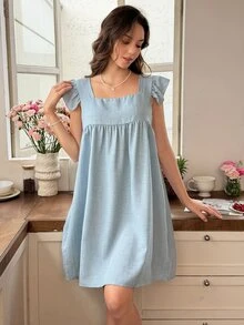 Snug Reverie فستان نوم بتصميم سموك مع ياقة مربعة وحافة مكشكشة - الأزرق - مشاهدة 5