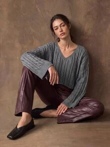 Freevana Sweater Lengan Panjang Wanita dengan Garis Leher Asimetris - Grey - View 3