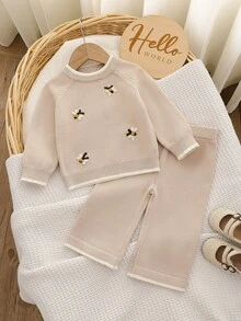 SHEIN 女嬰 2 件套毛衣套裝，圓領套頭上衣搭配手工刺繡蜜蜂設計，工藝精湛，精緻 + 針織寬腿褲，舒適柔軟，黃色蜜蜂，甜美休閒優雅淑女風，極簡日常穿著，適合秋冬旅行出遊派對戶外 - 駝色 - 查看 6