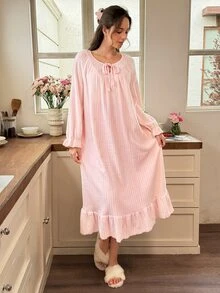 Snug Reverie Đầm mặc nhà nữ dáng rộng thoải mái, cổ tròn, có dây rút, chất liệu xốp mềm - Màu Hồng baby - Xem 3