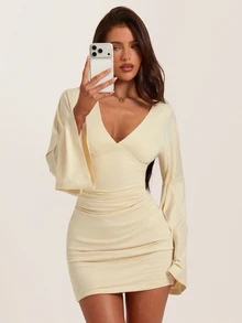 SHEIN BAE 95%棉女款休閒優雅深V領喇叭袖長袖迷你洋裝，女款優雅服飾，秋季服飾，適合日常通勤、派對、夏季、聖誕節、新年、感恩節、派對、婚禮、海灘、出遊、約會、情人節、優雅、度假、Y2K、派對洋裝 - 杏色 - 查看 5