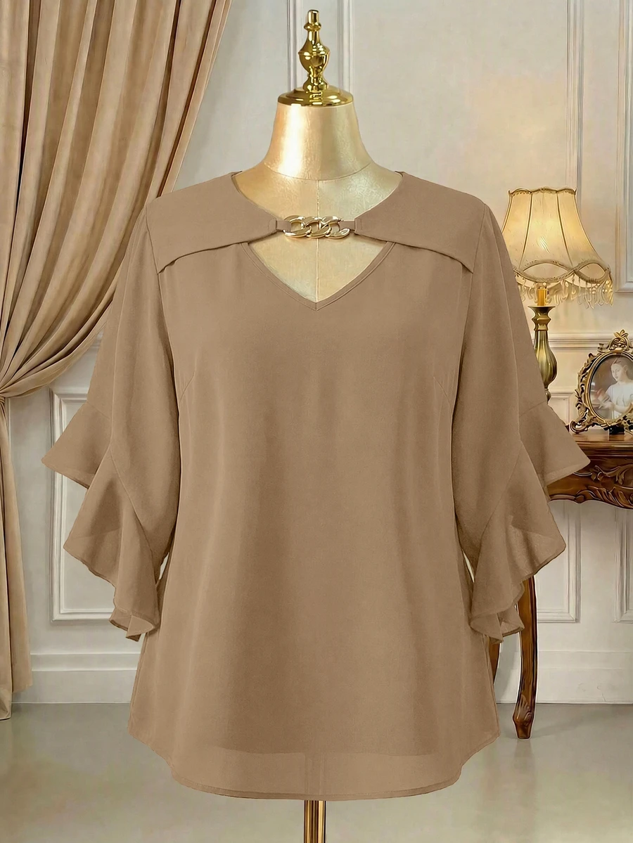 Rometta Blusa de talla grande con cuello hueco, mangas con volantes y unicolor - Caqui - Ver 1