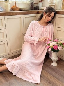 Snug Reverie Đầm mặc nhà nữ dáng rộng thoải mái, cổ tròn, có dây rút, chất liệu xốp mềm - Màu Hồng baby - Xem 7