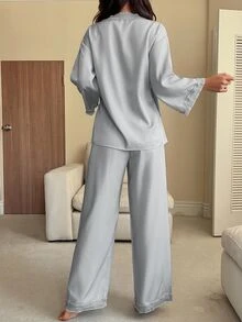 DAZY 2件組女款蕾絲拼接不對稱前領V領長袖上衣與直筒長睡褲家居服套裝 - 淺藍色 - 查看 2