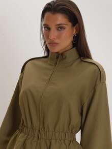 MUSEYN Jaket Khaki Ringan dengan Kerah Tinggi dan Epaulette Ukuran Besar, Serbaguna, Kasual untuk Sehari-hari di Musim Gugur - Olive Green - View 5