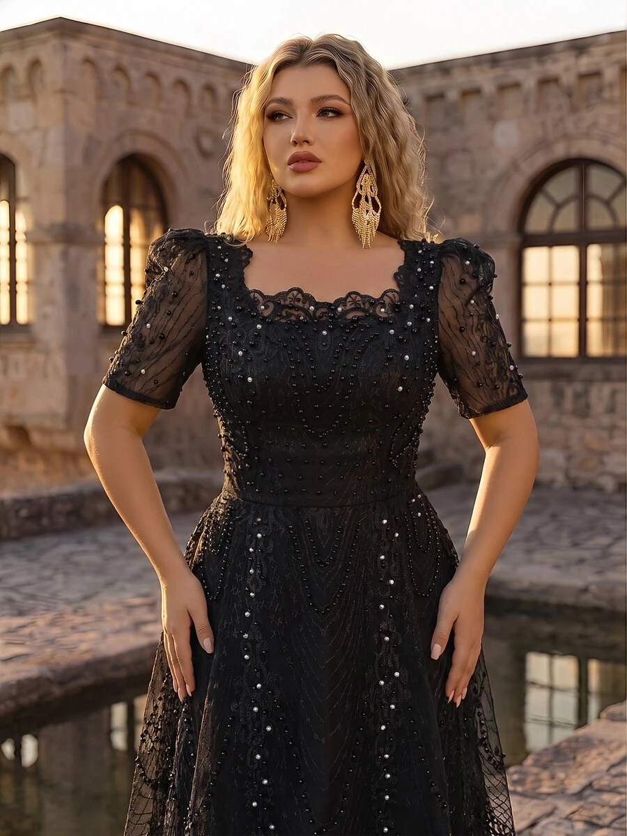 Glamrae Gaun Malam Ukuran Plus Elegan Romantis Leher Persegi Lengan Pendek Transparan Berhiaskan Rhinestone & Mutiara Potongan A-Line Penuh dengan Hiasan Mewah untuk Pernikahan, Pesta, Perayaan, Acara Formal, dan Acara Lainnya - Hitam - View 1