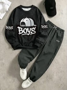SHEIN Coolqubz 2件組青少年男孩時尚白色運動衫與深綠色長褲套裝，胸前綠色圖案印花，時尚街頭風，柔軟舒適面料，易穿著，適合春秋季、學校、外出，青少年男孩必備兩件套 - 黑色 - 查看 1