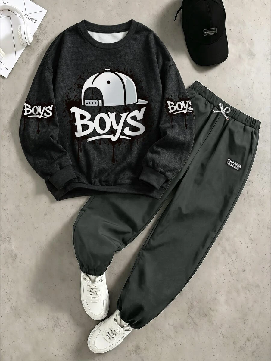SHEIN Coolqubz 2件組青少年男孩時尚白色運動衫與深綠色長褲套裝,胸前綠色圖案印花,時尚街頭風,柔軟舒適面料,易穿著,適合春秋季、學校、外出,青少年男孩必備兩件套 - 黑色 - 查看 1