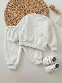 SHEIN 新生兒長袖字母印花圓領上衣與長褲2件套 - 灰色 - 查看 2