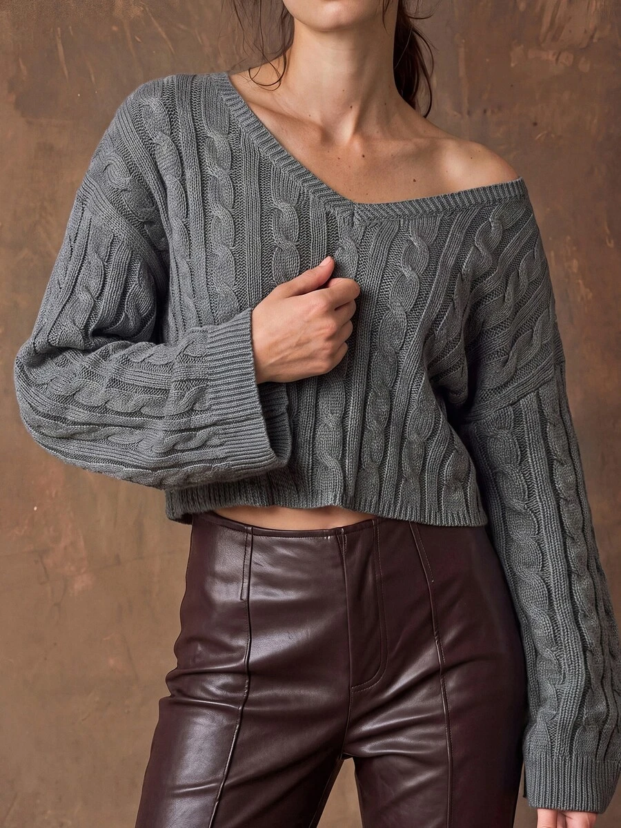 Freevana Sweater Lengan Panjang Wanita dengan Garis Leher Asimetris - Grey - View 1