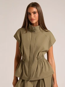SHEIN BAE Jaket Trench Coat Wanita Warna Polos Serbaguna Kasual dengan Resleting Depan Terbuka dan Pinggang Elastis Tanpa Lengan - Hijau Tentara - View 1