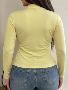 Dazy Plus Kaos Lengan Panjang Kasual Sporty Minimalis Slim Fit Warna Polos dengan Resleting - Kuning - View 3