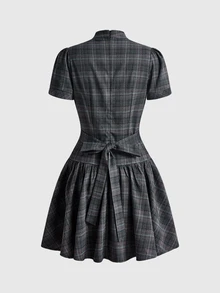 ROMWE Y2K Vestido con estampado a cuadros, botones delanteros y bajo con volantes - Gris - Ver 2