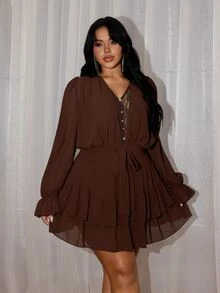 Rustia فستان مقاس كبير بأسلوب فرنسي أنيق مع تطريز دانتيل وتصميم بسيط وجذاب مع خصر مشدود وحافة مكشكشة - بني - مشاهدة 1