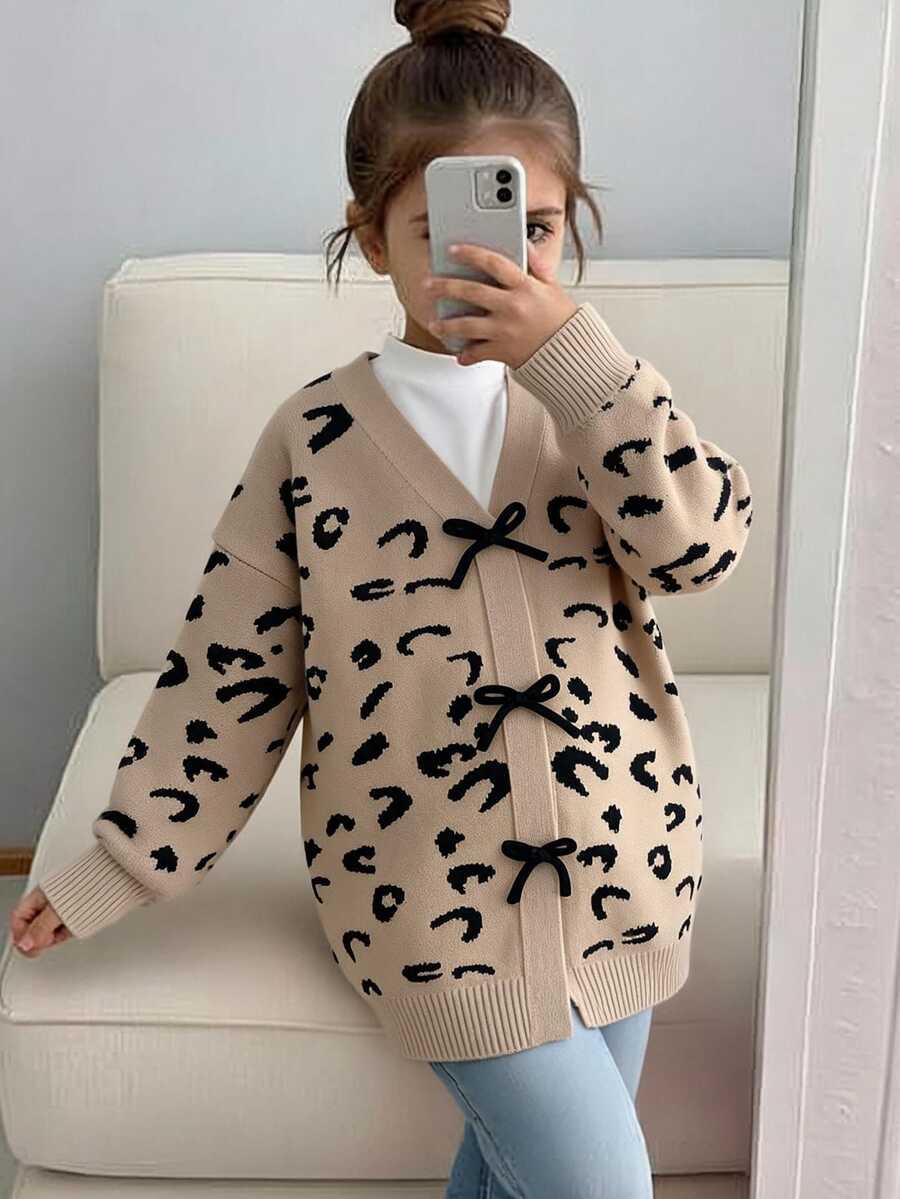 SHEIN Cardigan Panjang untuk Anak Perempuan, Cardigan Rajut, Motif Leopard, Dekorasi Pita, Cocok untuk Musim Gugur/Musim Dingin, Panjang Sedang Longgar, Cocok untuk Acara Kasual dan Jalan-jalan - Khaki - View 1