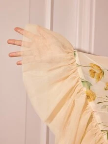 Slumberist طقم ملابس منزلية نسائي بطبعة زهور صغيرة، رداء طويل مع حافة كشكشة من الشبك + فستان قصير بحمالات، طقم من قطعتين، بيجامة فضفاضة برباط خصر - لون مشمشي - مشاهدة 8