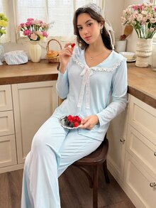 Snug Reverie طقم بيجامة نسائي رومانسي منعش بتفاصيل دانتيل متباينة وتجاعيد وفتحة أمامية - أزرق فاتح اللون - مشاهدة 7