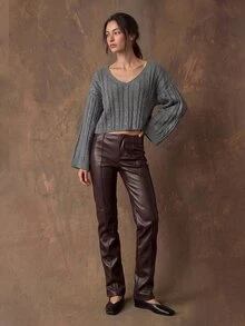 Freevana Sweater Lengan Panjang Wanita dengan Garis Leher Asimetris - Grey - View 4