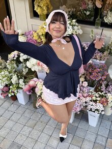 GalTyme 大尺碼女款時尚度假風百褶設計不對稱下擺長袖T恤 - 藏蓝色 - 查看 6