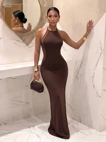 Slaydiva Đầm maxi ôm sát dáng đuôi cá màu nâu, cổ giả cao, sát nách, lưng lưới xuyên thấu, phối viền vân nổi nhún bèo-A - màu nâu - Xem 4