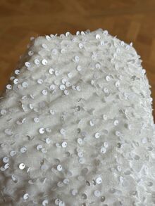 GalTyme Gaun Payet Tenun Elegan untuk Wanita Ukuran Plus dengan Leher Bulat dan Desain Pita di Belakang - Krem - View 6