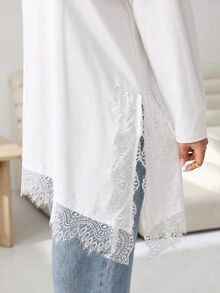 Solflare Kaos Lengan Panjang Kasual Sehari-hari Wanita Ukuran Besar dengan Motif Renda dan Patchwork - Putih - View 5