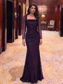 Aureia 優雅奢華珠飾亮片透視長袖不對稱領口抓褶修身魚尾拖尾拼接側荷葉邊重工裝飾晚禮服，適用婚禮活動派對舞會盛典，新娘及新娘母親禮服 - 深紫色 - 查看 4