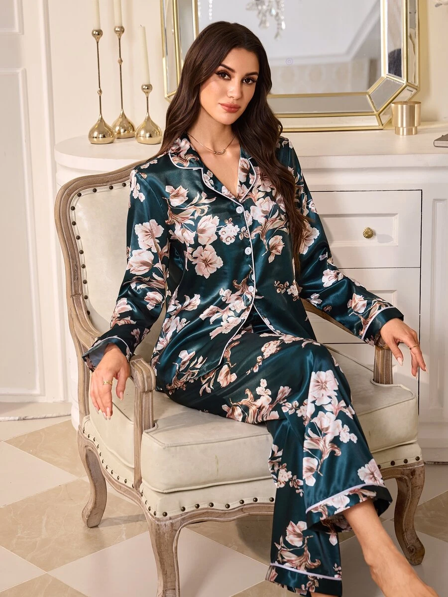 LuxeNights طقم بيجامة من الحرير الصناعي بطبعة زهور مع حواف متباينة، ملابس منزلية أنيقة بياقة طويلة الأكمام من قطعتين - أخضر - مشاهدة 1