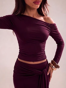 SHEIN BAE Conjunto de dos piezas de punto para mujer con top de hombro asimétrico marrón liso y falda larga, elegante conjunto de dos piezas para otoño/invierno - Rojo violeta - Ver 4
