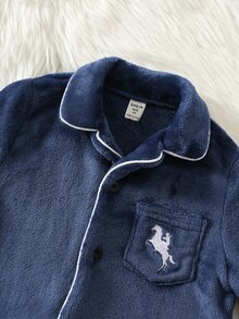 SHEIN 2件組兒童小男孩秋冬保暖內裡加厚翻領長袖開襟上衣與長褲套裝，居家休閒睡衣，男童居家服 - 彩色 - 查看 6