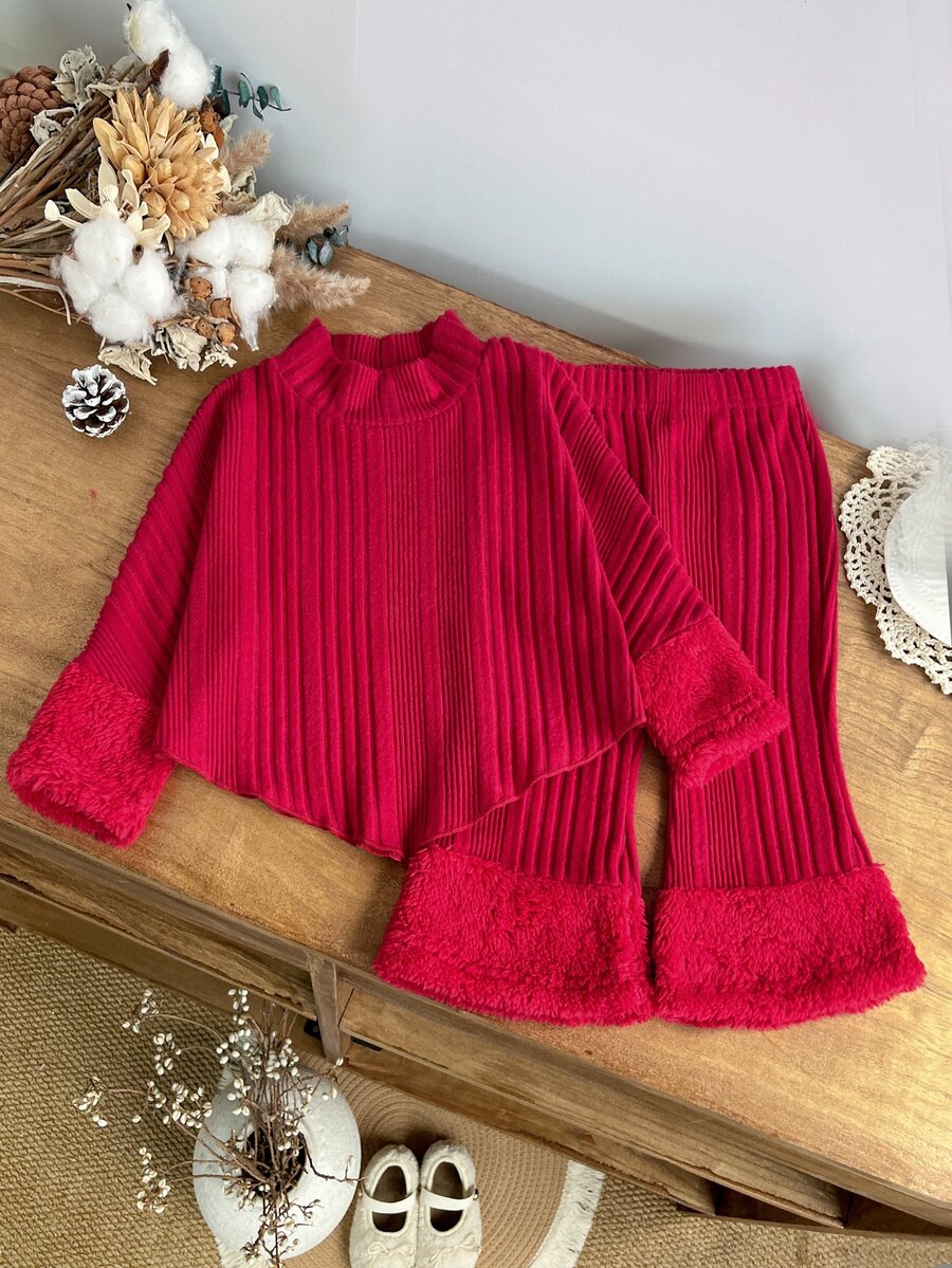 SHEIN Playful Pals 2件組幼女上衣+喇叭褲,甜美優雅紅色毛絨抓絨袖口,羅紋長袖半高領,加厚冬季節日秋季純色 - 紅色 - 查看 1