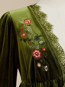 ROMWE Fairycore Plus Size Autumn/Winter Vintage Mori Style Floral Embroidered Velvet Drawstring Open Front A-Line Top - Green - View 4