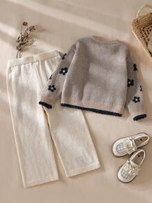 Young Girl Crew Neck Long Sleeve Floral Pattern Sweater And Solid Color Pants Set - Khaki - View 2
