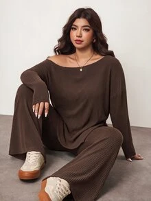 Enliva طقم ملابس مقاس كبير من ملابس علوية بأكمام طويلة وكتف واحد من قماش محبوك مضلع وبنطال واسع - بني - مشاهدة 7