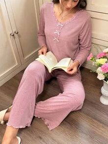 Snug Reverie طقم بيجامة نسائي كاجوال من الصوف المحبوك مزين بالدانتيل وفيونكة للاسترخاء - وردي - مشاهدة 4