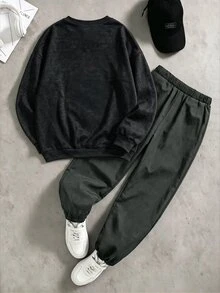 SHEIN Coolqubz 2件組青少年男孩時尚白色運動衫與深綠色長褲套裝，胸前綠色圖案印花，時尚街頭風，柔軟舒適面料，易穿著，適合春秋季、學校、外出，青少年男孩必備兩件套 - 黑色 - 查看 2