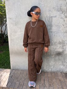 SHEIN 女童休閒「LA」字母印花針織素色寬鬆落肩長袖衛衣與百褶寬腿運動褲套裝，女童秋季服裝，女童秋季穿搭，女童冬季服裝 - 棕色 - 查看 6